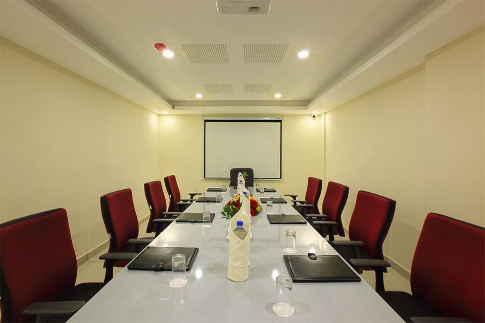 Lumbini Supreme Hotel Thrissur Buitenkant foto