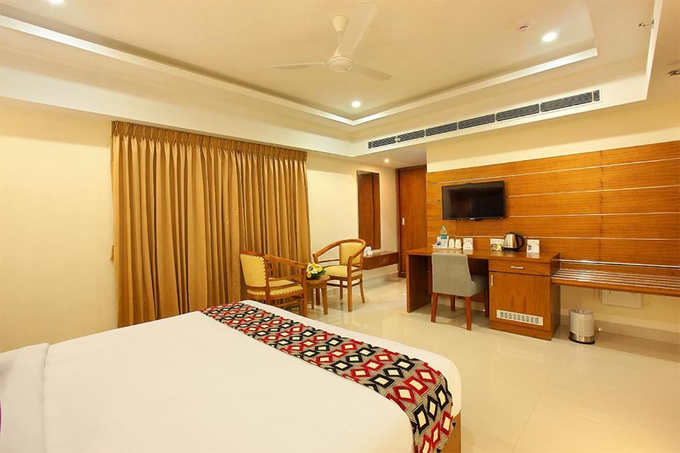 Lumbini Supreme Hotel Thrissur Buitenkant foto