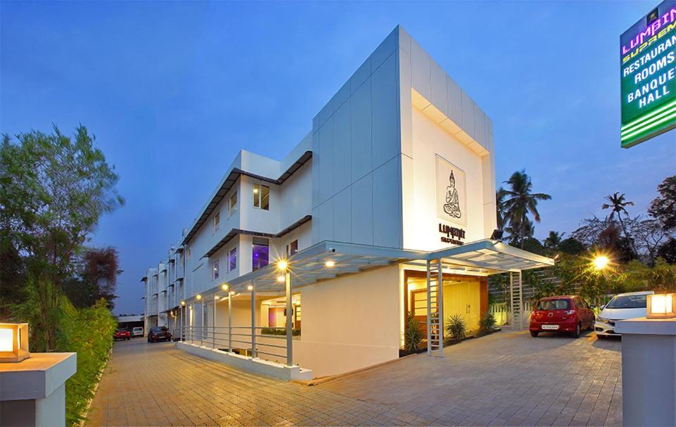 Lumbini Supreme Hotel Thrissur Buitenkant foto