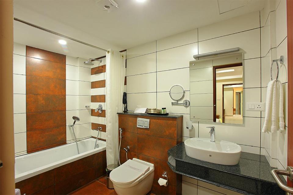 Lumbini Supreme Hotel Thrissur Buitenkant foto