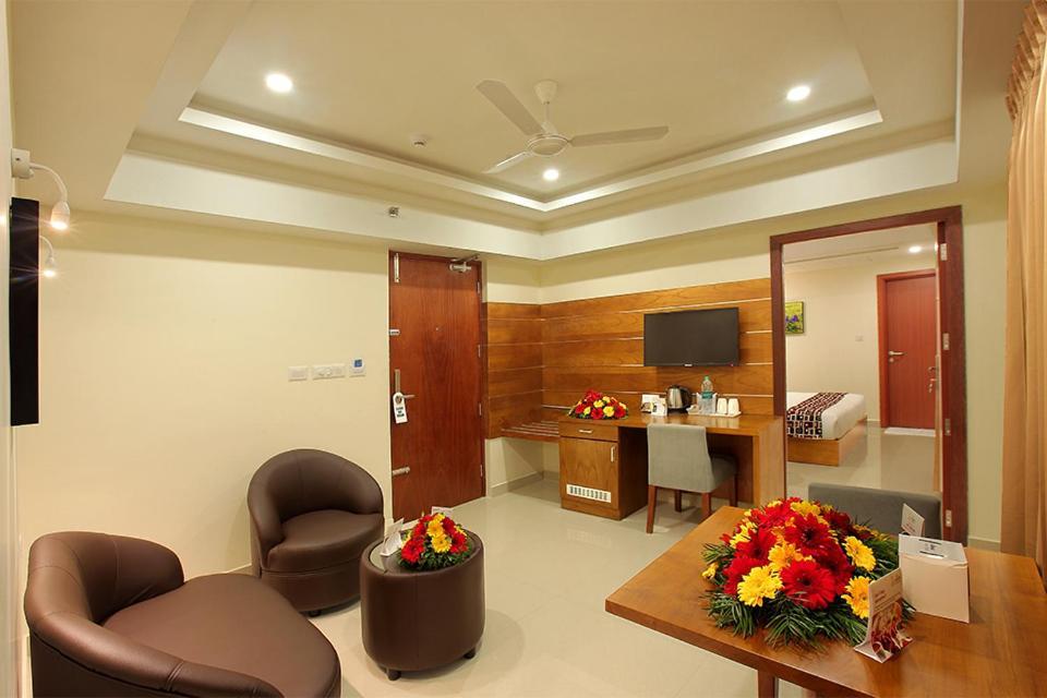 Lumbini Supreme Hotel Thrissur Buitenkant foto