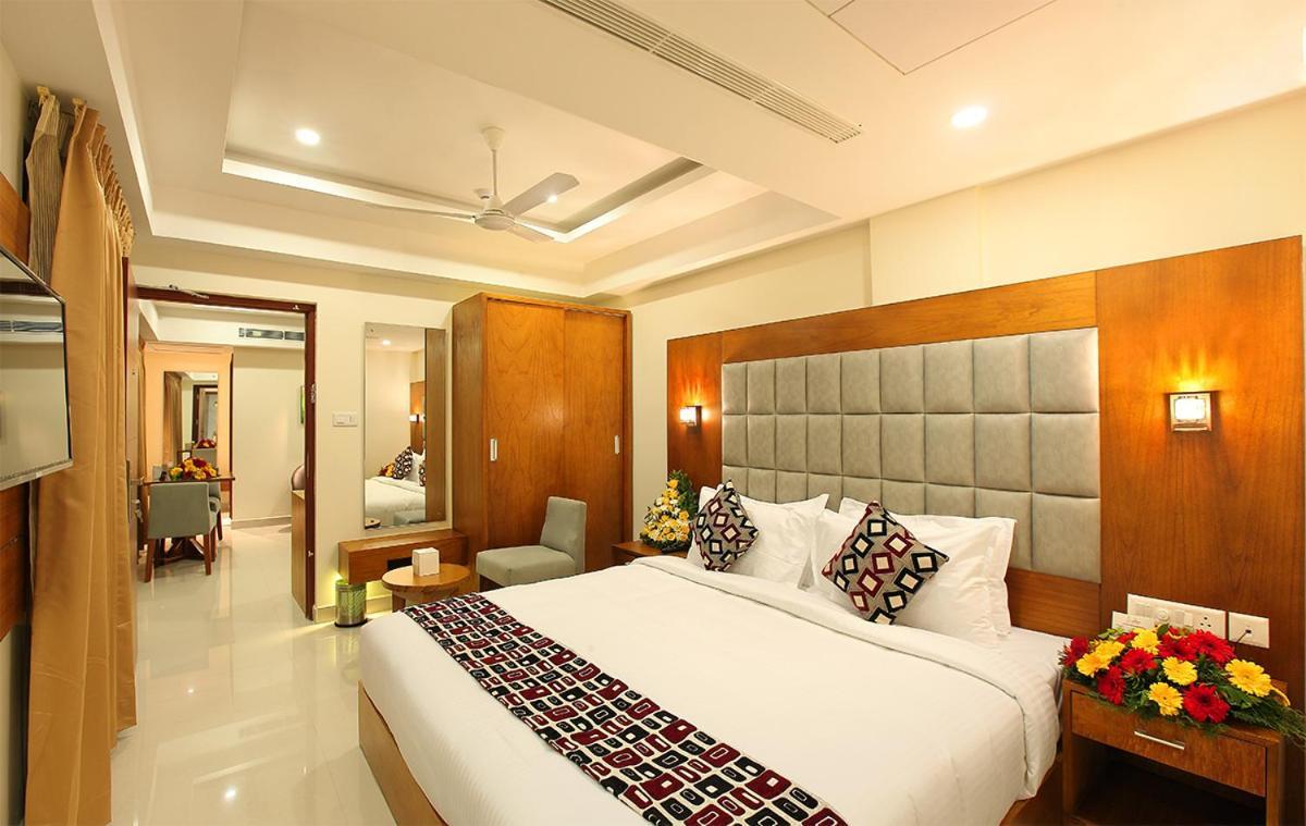 Lumbini Supreme Hotel Thrissur Buitenkant foto