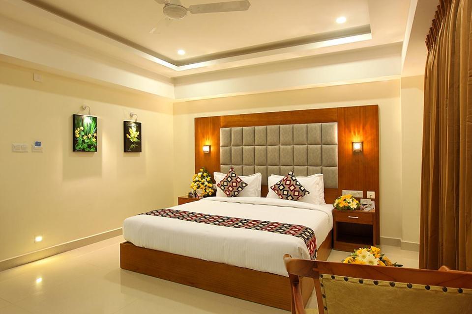 Lumbini Supreme Hotel Thrissur Buitenkant foto