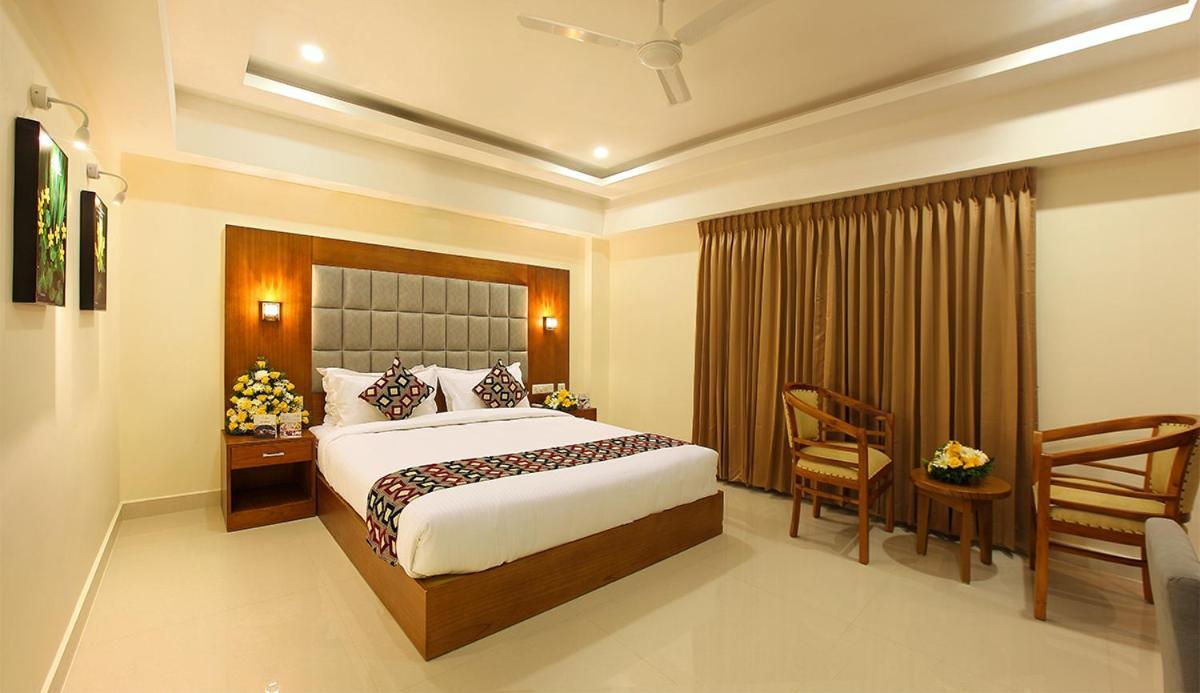 Lumbini Supreme Hotel Thrissur Buitenkant foto