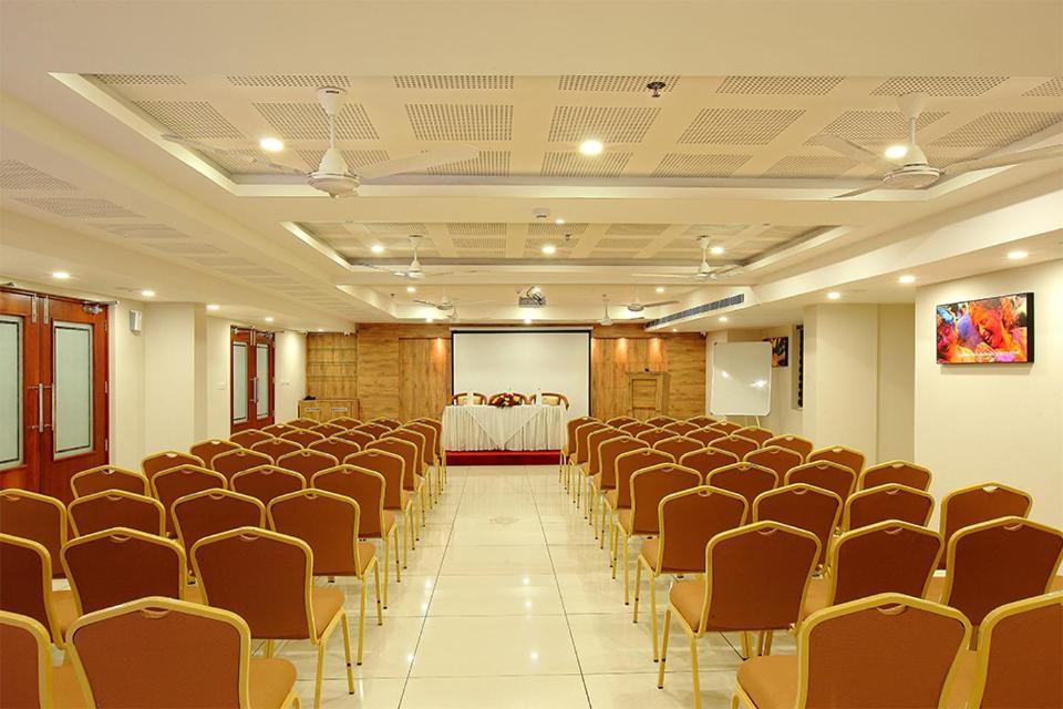 Lumbini Supreme Hotel Thrissur Buitenkant foto