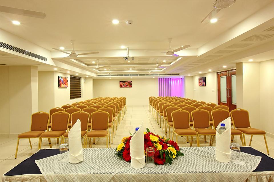 Lumbini Supreme Hotel Thrissur Buitenkant foto
