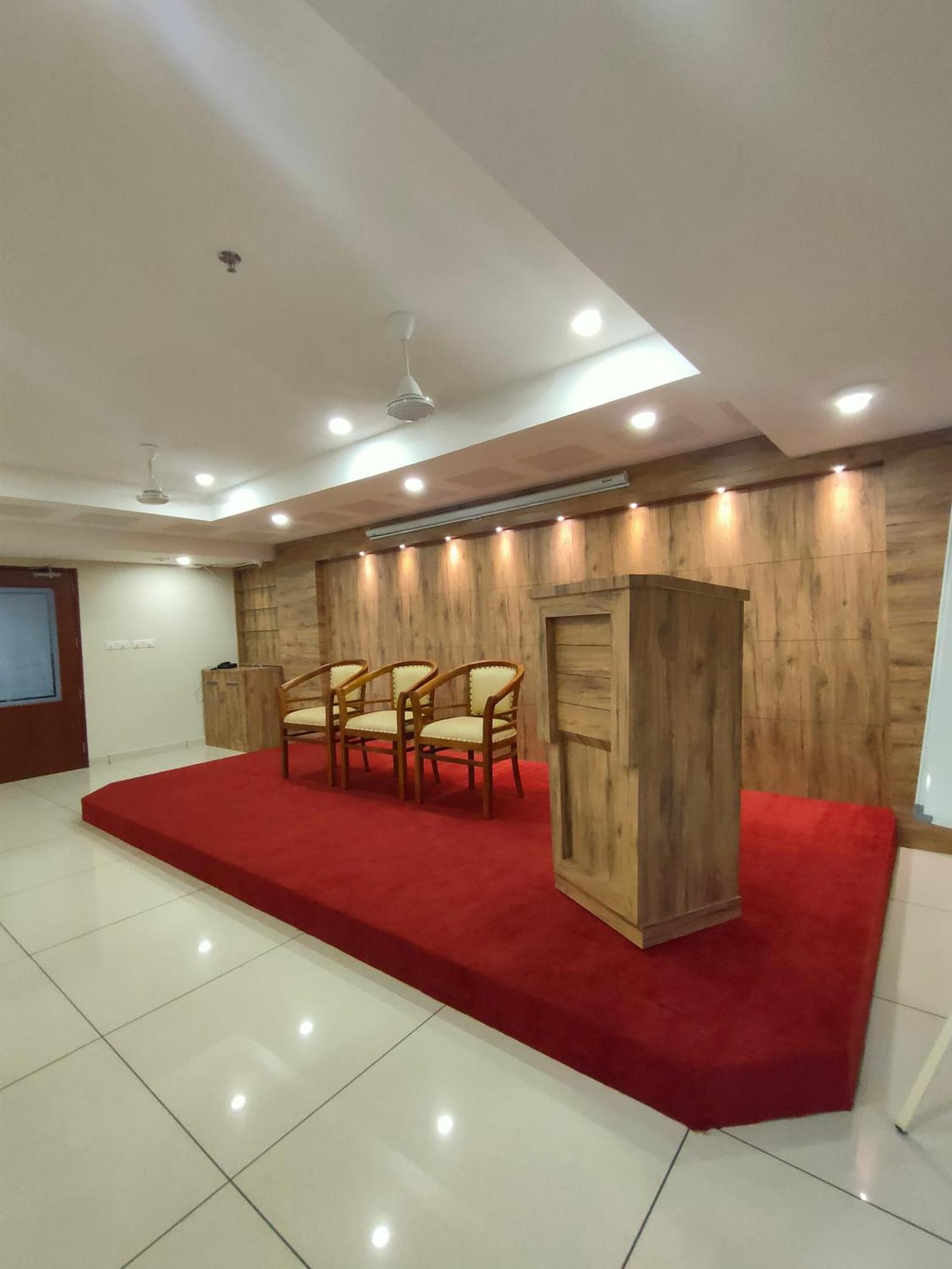 Lumbini Supreme Hotel Thrissur Buitenkant foto
