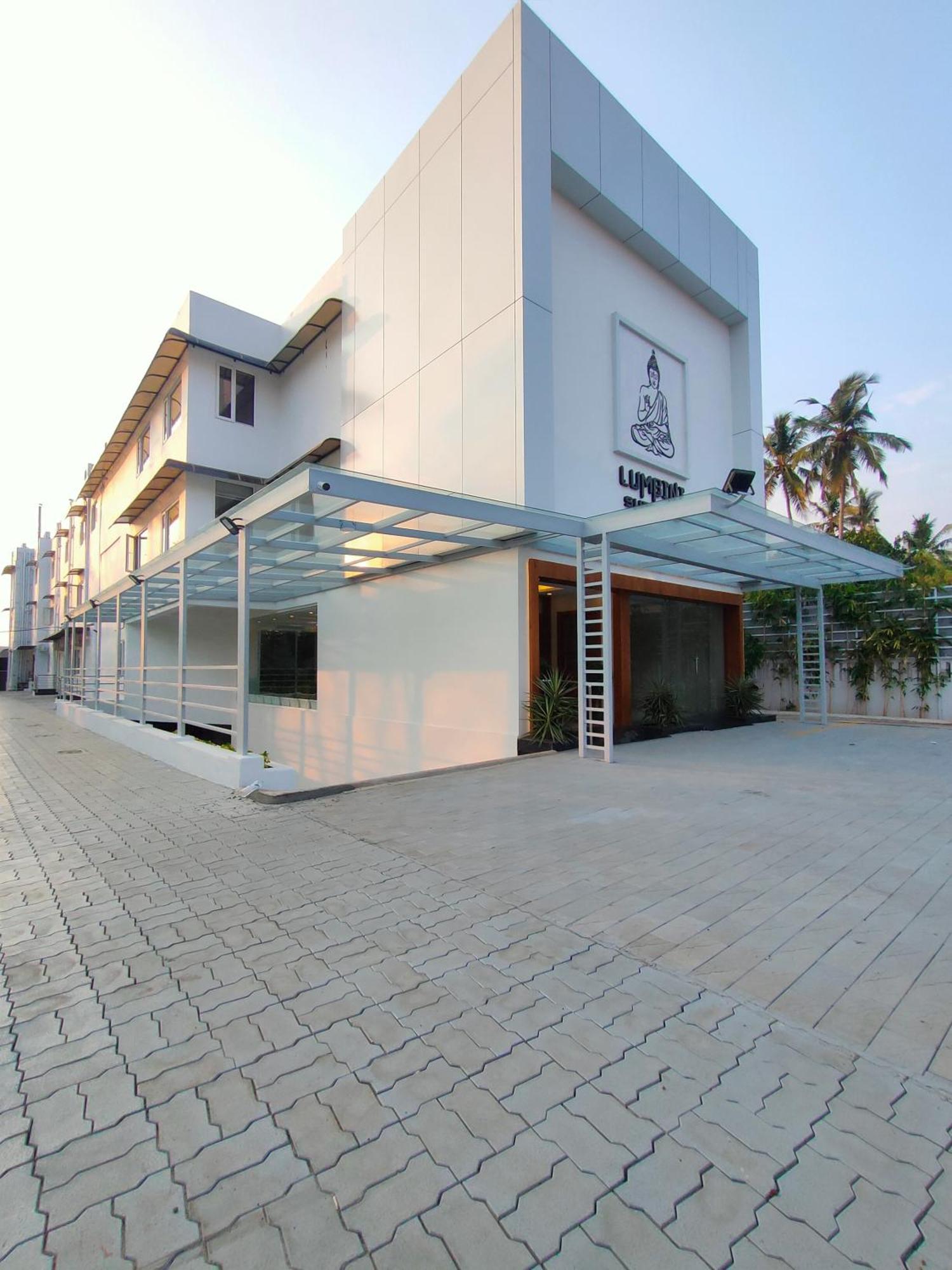 Lumbini Supreme Hotel Thrissur Buitenkant foto