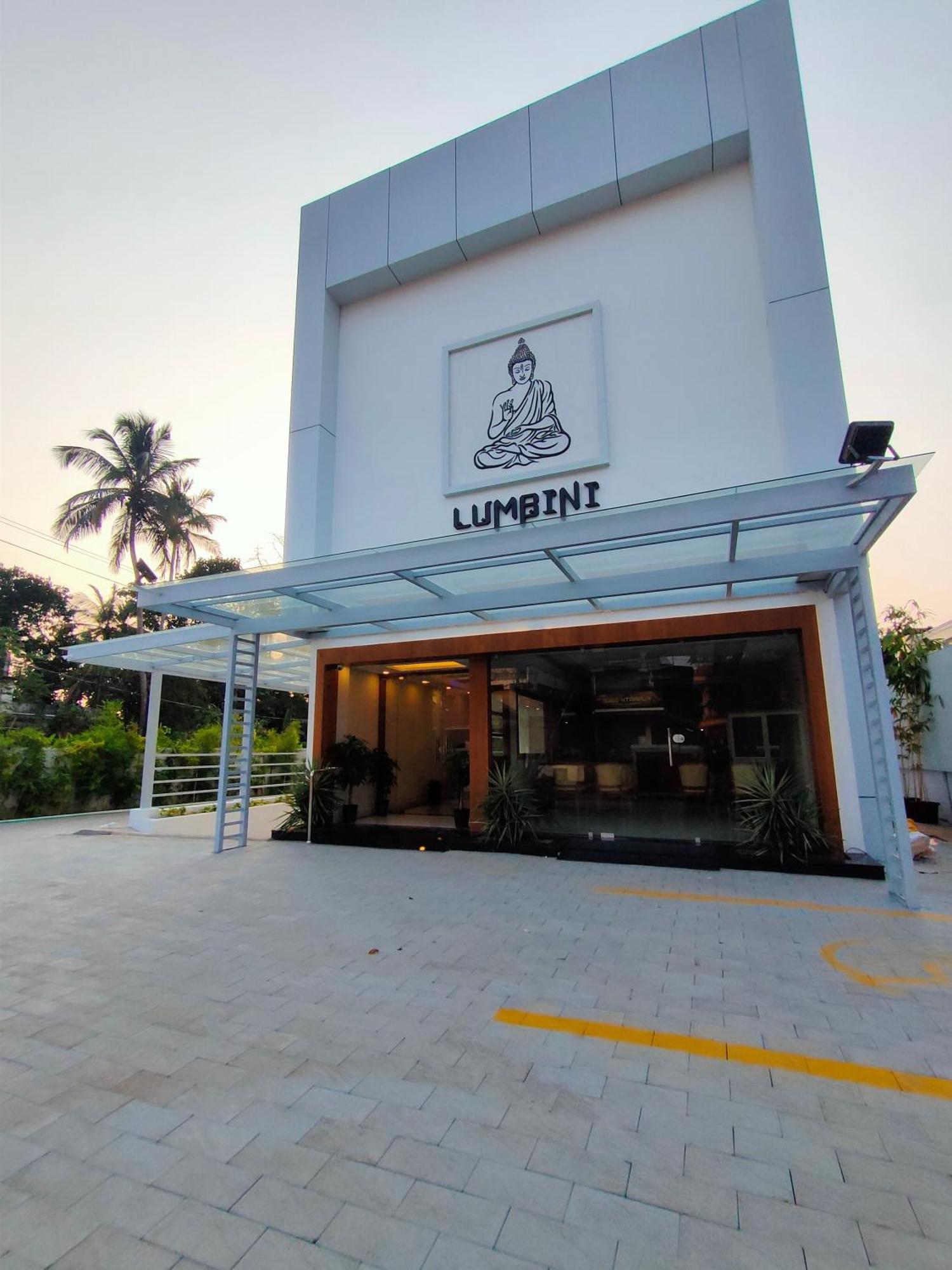 Lumbini Supreme Hotel Thrissur Buitenkant foto